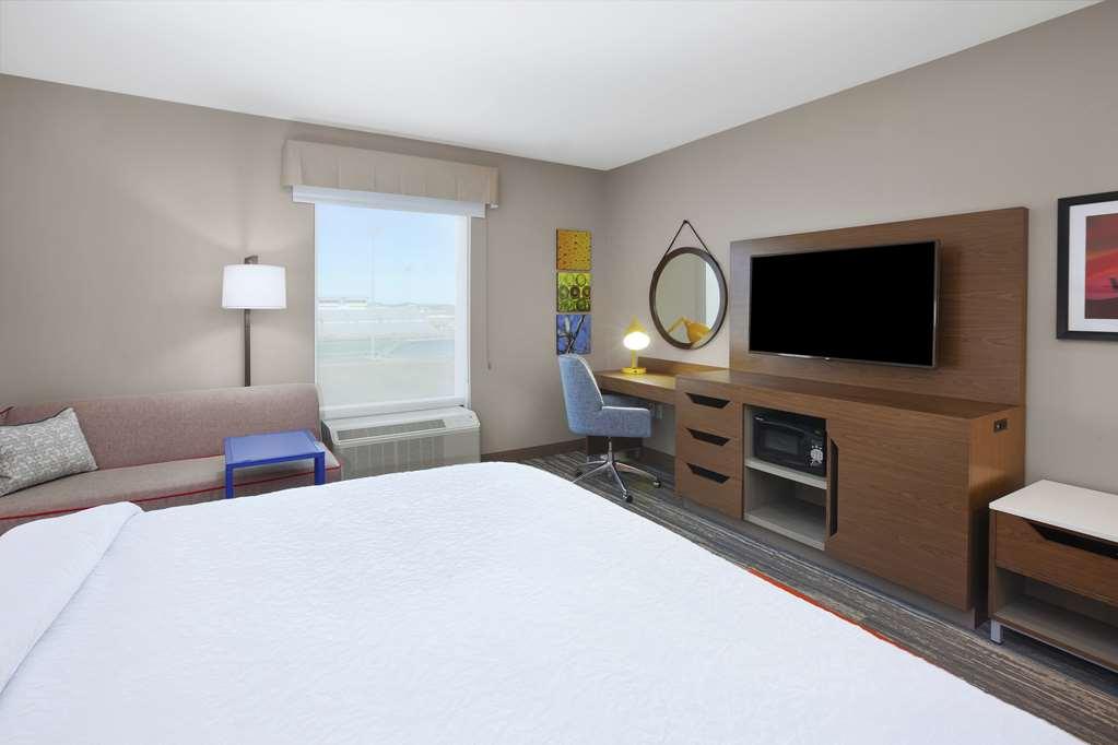 Hampton Inn & Suites Grandville Grand Rapids South Room photo