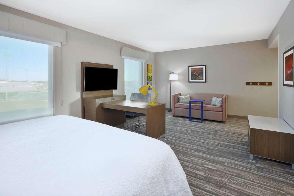 Hampton Inn & Suites Grandville Grand Rapids South Room photo